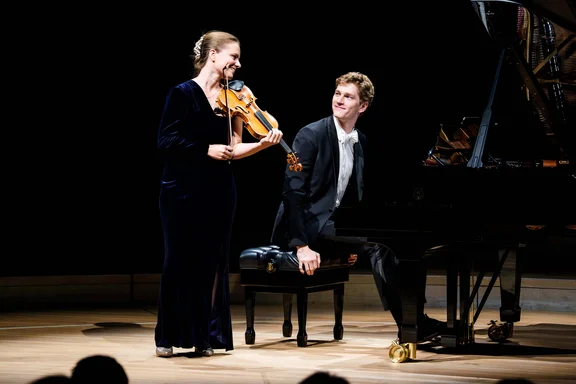 14_Julia Fischer & Jan Lisiecki_Hamburg_Pro Arte_c_Sebastian Madej__DSC6020-Verbessert-RR_07. November 2024.jpg
