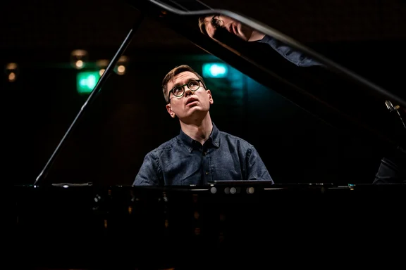 20220124_Vikingur Olafsson_Camerata Salzburg_06693_c_Sebastian Madej_Deutsche Klassik.jpg