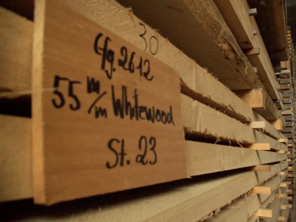 Holzlager_c_Steinway & Sons.jpg