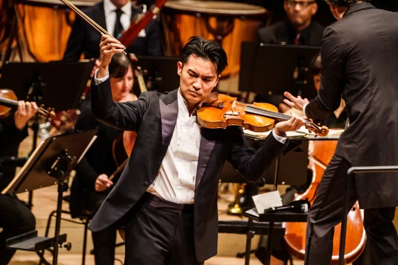 4-2022-10-25 Ray Chen, The Knights, Elbphilharmonie, Hamburg-00798 - 25. Oktober 2022- Sebastian Madej.jpg